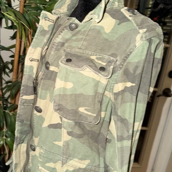 NWT FREE PEOPLE Not Your Brother's Green Camo Print Surplus Jacket sz small - Picture 14 of 15